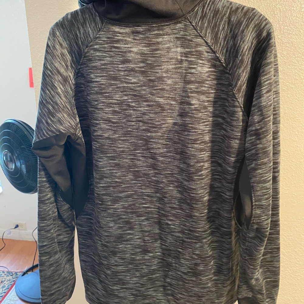 Woman’s Columbia athletic wear